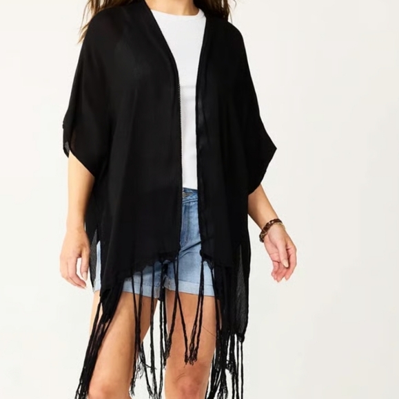 Sonoma Women’s One Size Fits All Black Crochet Back Fringe Topper Shawl! NWT - Picture 1 of 2